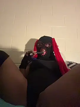 Snapshot of masked_doll_kashi chatting on 12.04.25 masked doll kashi online show from 12.04.25