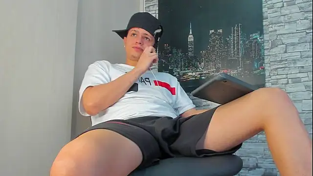 Themasterhades 777 online show from 10.23.25