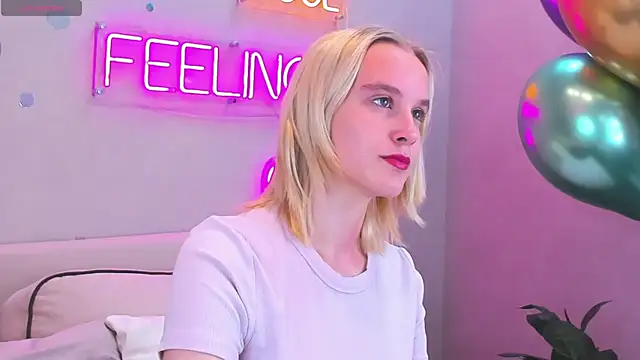 Snapshot of Carolin_Miller chatting on 09.17.25 Carolin Miller online show from 09.17.25