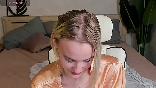 Snapshot of Carolin_Miller chatting on 11.09.25 Carolin Miller online show from 11.09.25