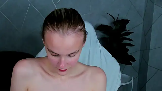 Snapshot of Carolin_Miller chatting on 11.15.25 Carolin Miller online show from 11.15.25