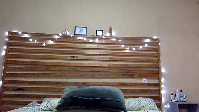 NaughtyInGlasses online show from 12.14.25