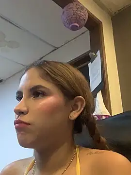 Snapshot of MiiluRosse chatting on 10.28.25 MiiluRosse online show from 10.28.25