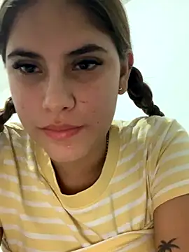 Snapshot of MiiluRosse chatting on 11.13.25 MiiluRosse online show from 11.13.25