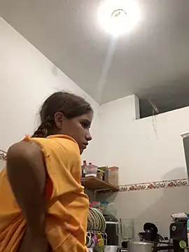 Snapshot of MiiluRosse chatting on 11.14.25 MiiluRosse online show from 11.14.25