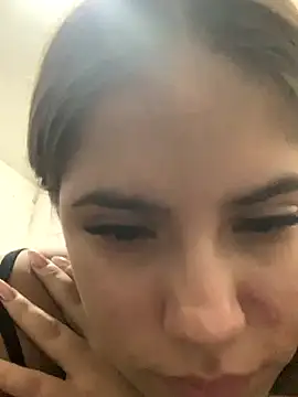 Snapshot of MiiluRosse chatting on 11.28.25 MiiluRosse online show from 11.28.25