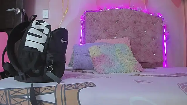 violet taylor  online show from 01.06.26