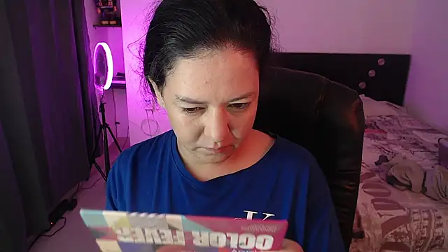 Snapshot of Abbyjoness21 chatting on 10.30.25 Abbyjoness21 online show from 10.30.25