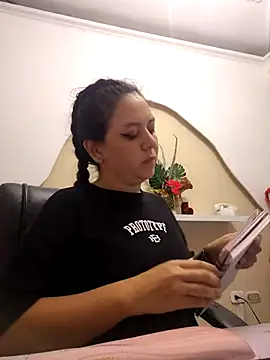 Snapshot of Abbyjoness21 chatting on 11.08.25 Abbyjoness21 online show from 11.08.25