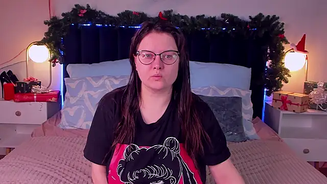 HelenDanvers online show from 12.17.25