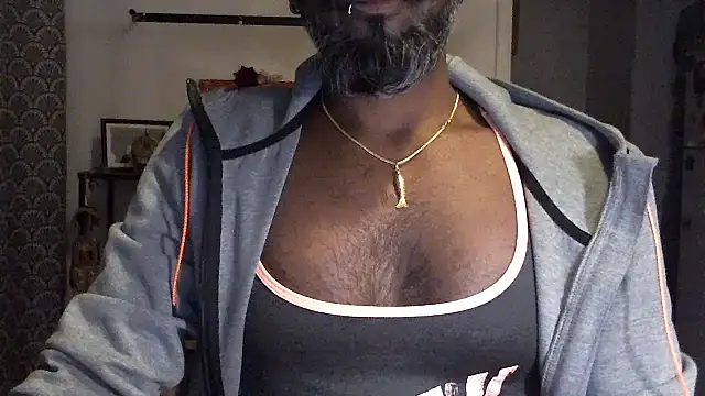 Snapshot of frenchblackc31 chatting on 10.13.25 frenchblackc31 online show from 10.13.25