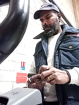 Snapshot of frenchblackc31 chatting on 11.14.25 frenchblackc31 online show from 11.14.25