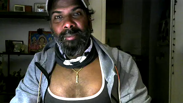 Snapshot of frenchblackc31 chatting on 05.10.26 frenchblackc31 online show from 05.10.26
