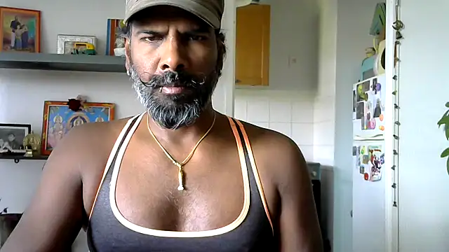 Snapshot of frenchblackc31 chatting on 06.11.26 frenchblackc31 online show from 06.11.26