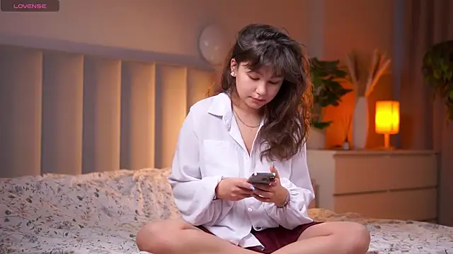 Snapshot of Julia_PR0 chatting on 11.26.25 Julia PR0 online show from 11.26.25