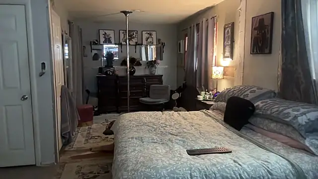 sexyred77713 online show from 02.06.26