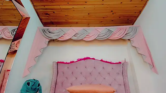 Snapshot of _Abby_white_ chatting on 10.02.25 Abby white online show from 10.02.25