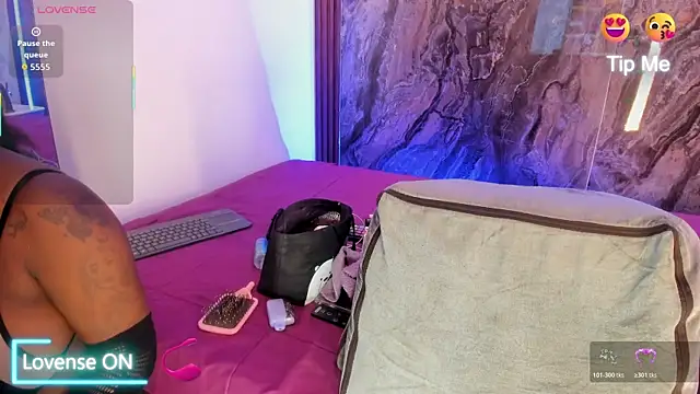 Snapshot of MiiaaCollinss chatting on 11.11.25 MiiaaCollinss online show from 11.11.25