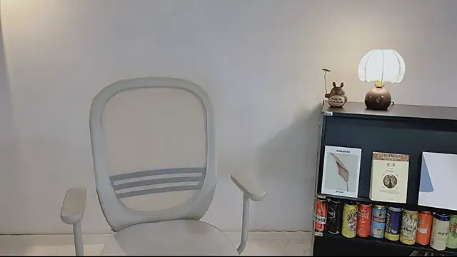 Snapshot of Onechestnut chatting on 04.22.26 Onechestnut online show from 04.22.26