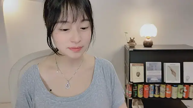 Snapshot of Onechestnut chatting on 05.23.26 Onechestnut online show from 05.23.26