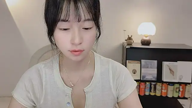 Snapshot of Onechestnut chatting on 05.28.26 Onechestnut online show from 05.28.26
