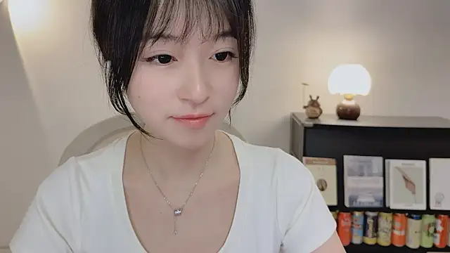 Snapshot of Onechestnut chatting on 05.30.26 Onechestnut online show from 05.30.26