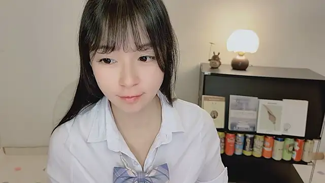Snapshot of Onechestnut chatting on 06.02.26 Onechestnut online show from 06.02.26