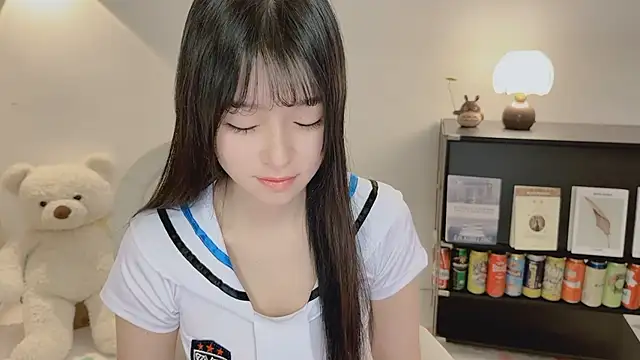 Snapshot of Onechestnut chatting on 06.04.26 Onechestnut online show from 06.04.26