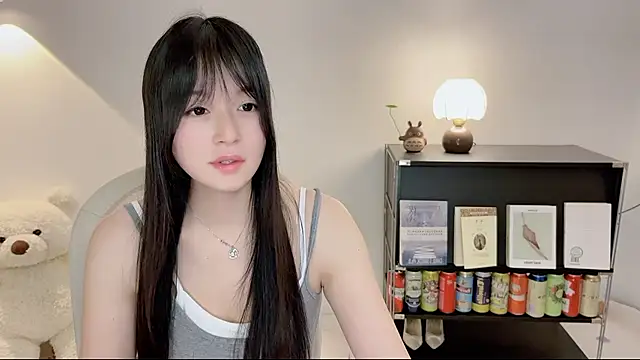 Snapshot of Onechestnut chatting on 06.14.26 Onechestnut online show from 06.14.26