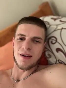 Snapshot of macho1347 chatting on 10.10.25 macho1347 online show from 10.10.25