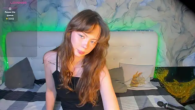 LolaMeddisson online show from 12.19.25