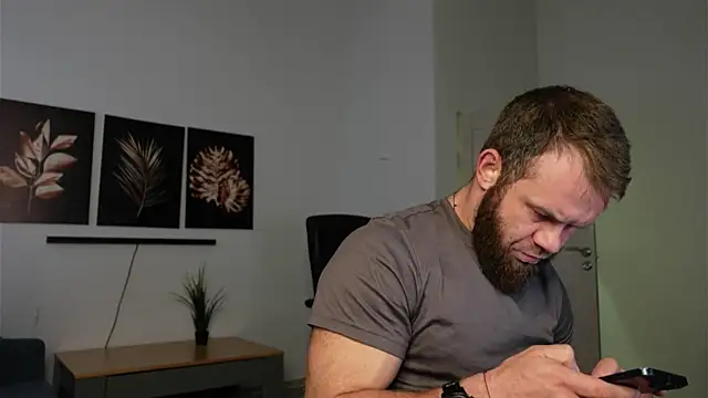 Snapshot of Stewart_Barnz chatting on 10.09.25 Stewart Barnz online show from 10.09.25