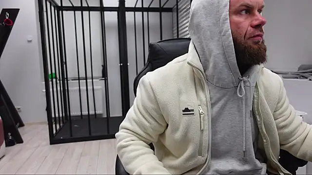 Snapshot of Stewart_Barnz chatting on 10.10.25 Stewart Barnz online show from 10.10.25