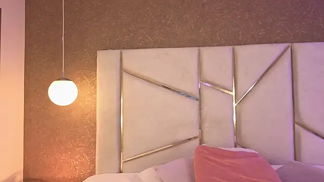 Miiss Bubble online show from 09.23.25