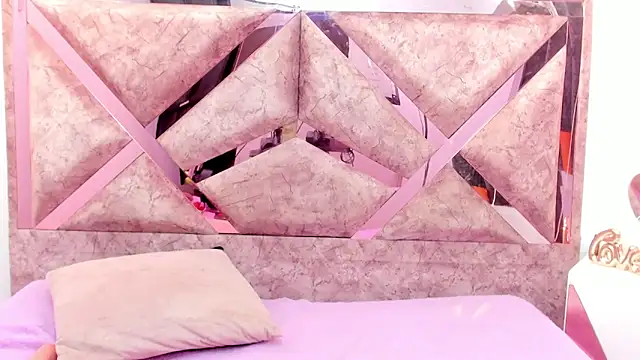 Snapshot of AnnieRamirez chatting on 11.13.25 AnnieRamirez online show from 11.13.25