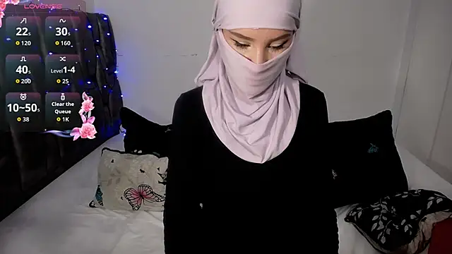 Snapshot of __Nahia chatting on 10.27.25 Nahia online show from 10.27.25