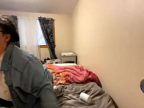 Snapshot of GirlSquirt chatting on 11.20.25 GirlSquirt online show from 11.20.25