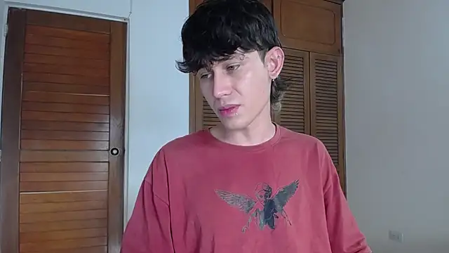 Snapshot of Michael_blue chatting on 06.19.26 Michael blue online show from 06.19.26