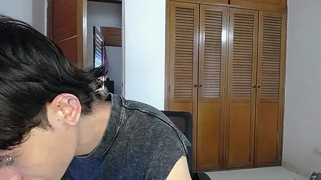 Snapshot of Michael_blue chatting on 06.24.26 Michael blue online show from 06.24.26