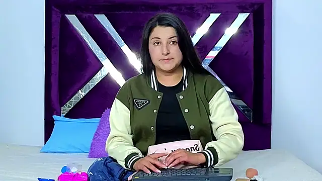 Snapshot of cuteeimy chatting on 11.25.25 cuteeimy online show from 11.25.25