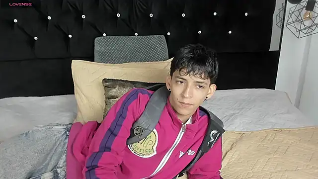Snapshot of Sebas_cat chatting on 05.04.26 Sebas cat online show from 05.04.26