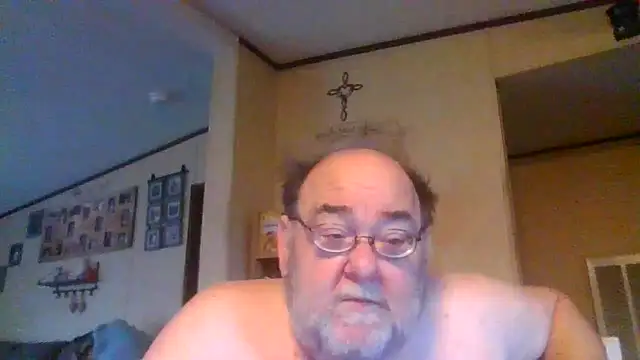 Snapshot of Boblnob chatting on 04.26.26 Boblnob online show from 04.26.26