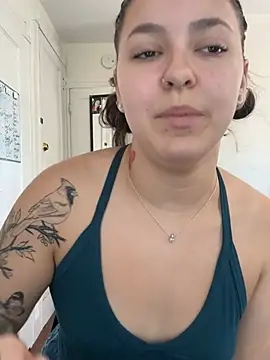Snapshot of babykalirose chatting on 04.17.26 babykalirose online show from 04.17.26