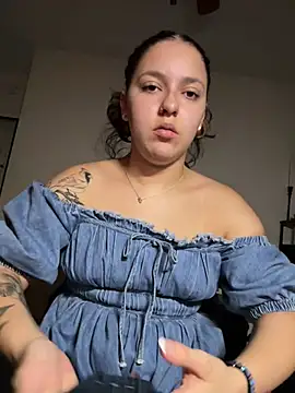 Snapshot of babykalirose chatting on 04.18.26 babykalirose online show from 04.18.26