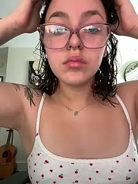 Snapshot of babykalirose chatting on 04.27.26 babykalirose online show from 04.27.26