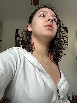 Snapshot of babykalirose chatting on 04.29.26 babykalirose online show from 04.29.26