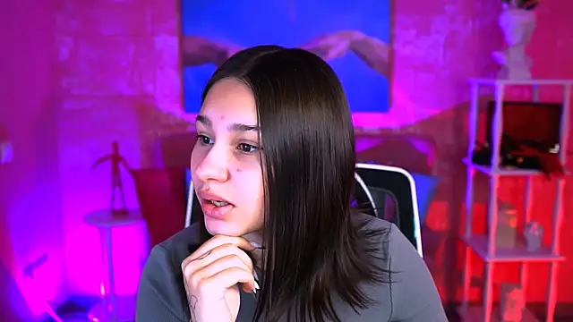 Snapshot of KimClarks_ chatting on 10.13.25 KimClarks online show from 10.13.25