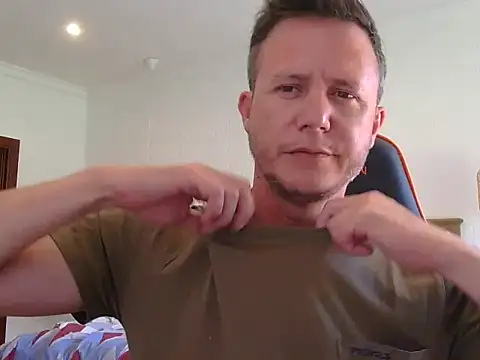 Snapshot of TroyDieselXXX chatting on 02.10.26 TroyDieselXXX online show from 02.10.26