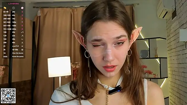 Snapshot of PetraHambelton chatting on 10.21.25 PetraHambelton online show from 10.21.25