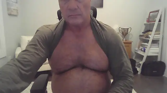 Snapshot of cyclone1212 chatting on 11.12.25 cyclone1212 online show from 11.12.25